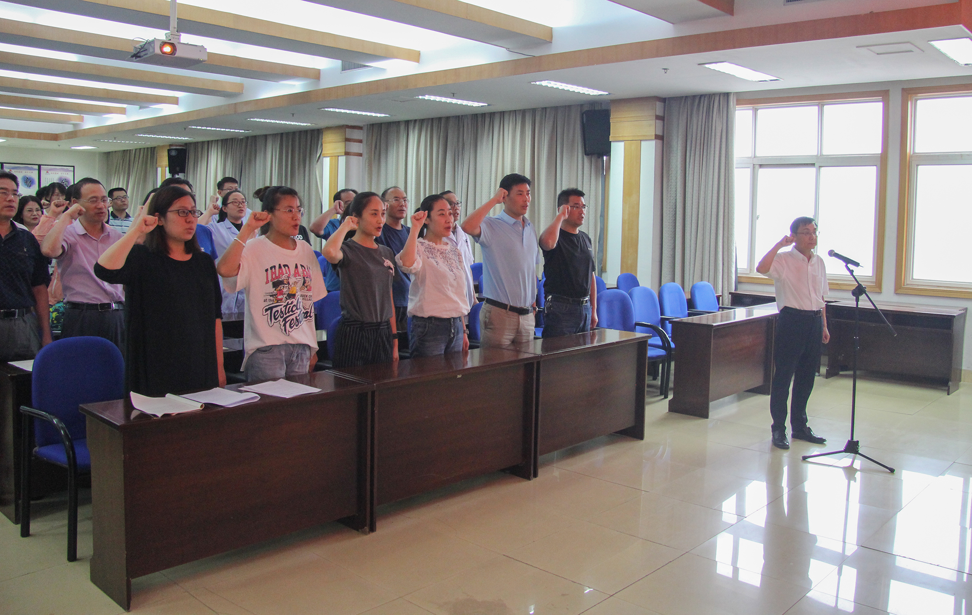 日照市妇保院召开“不忘初心 牢记使命”主题教育党员大会(图1)