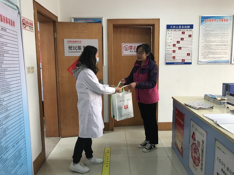 市妇保院党员志愿服务队 开展“第15届世界卒中日”义诊宣传活动(图2)