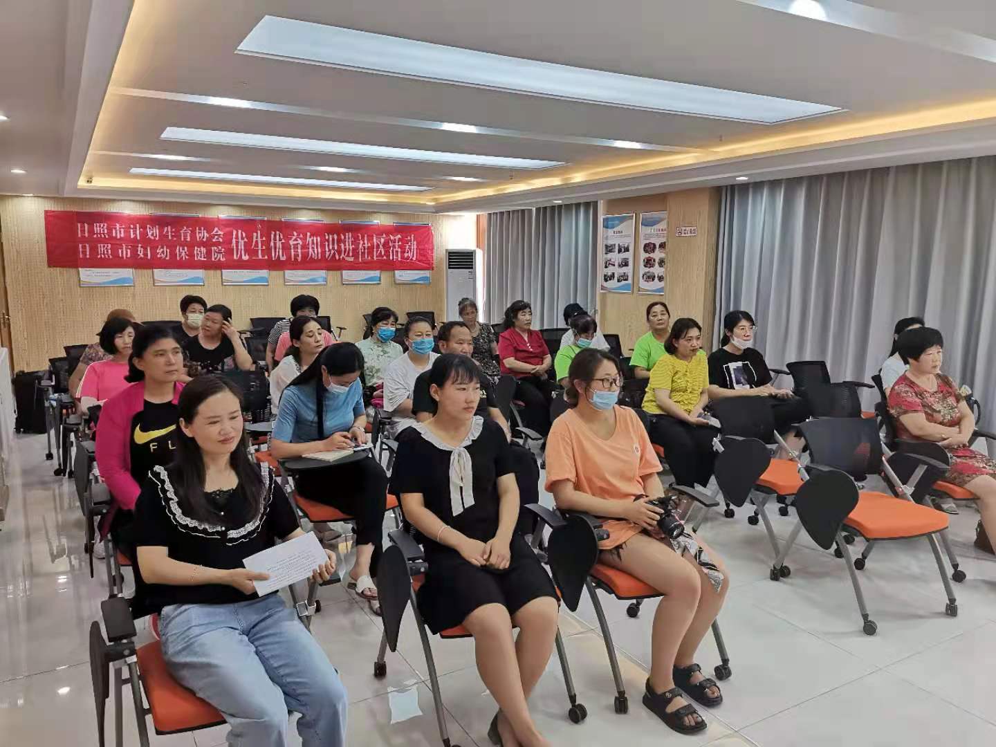 日照市妇幼保健院党员志愿者服务队到石臼街道津海社区开展主题当日活动(图1)