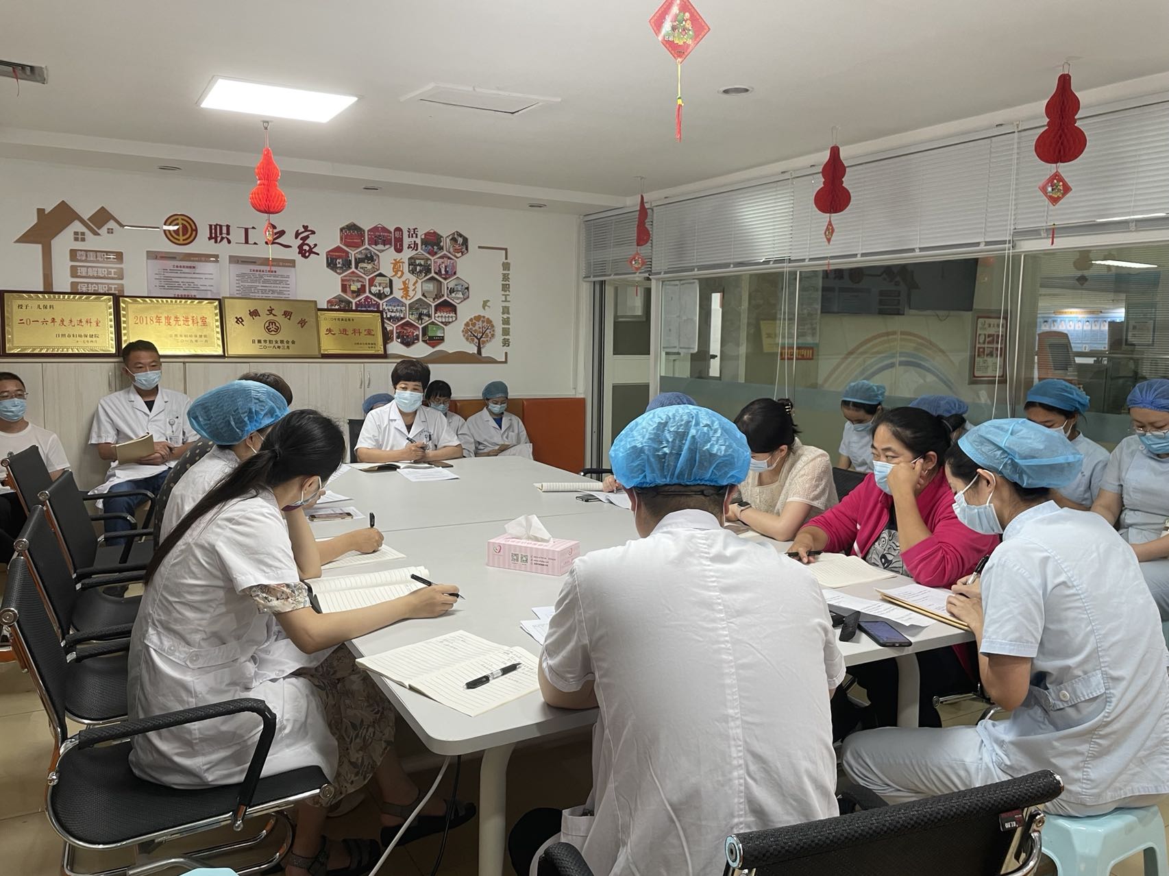 市妇幼保健院保健党支部组织集体学习(图1)