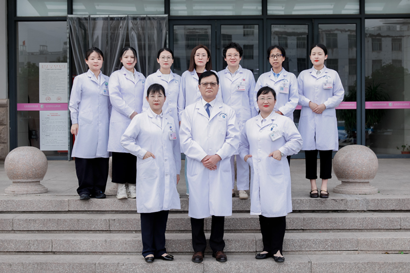 中医科合影.jpg