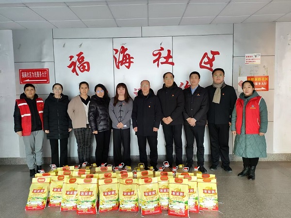 新春慰问送关怀，日照市妇幼保健院开展春节前走访慰问活动(图1)