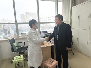 新春慰问送关怀，日照市妇幼保健院开展春节前走访慰问活动(图3)