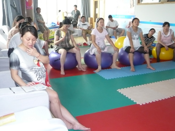 孕妇健身球操(图1)
