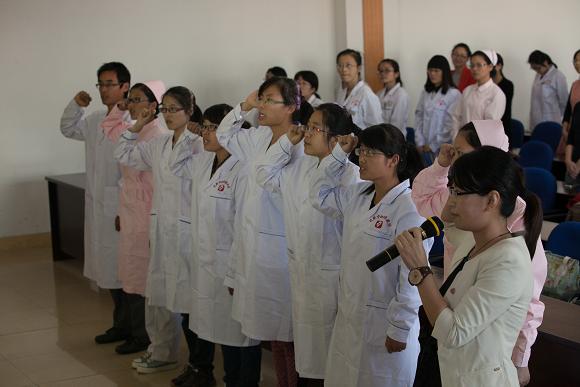 市妇保院结合新职工岗前培训举办道德讲堂(图1)