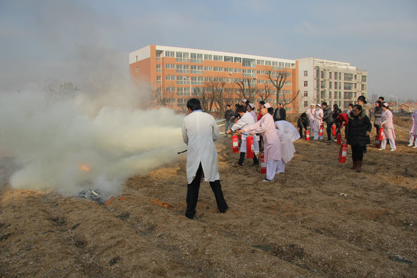 日照市妇幼保健院举行消防安全演练(图2)