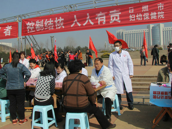 日照市妇幼保健院积极参与“世界防治结核病日”义诊活动(图1)