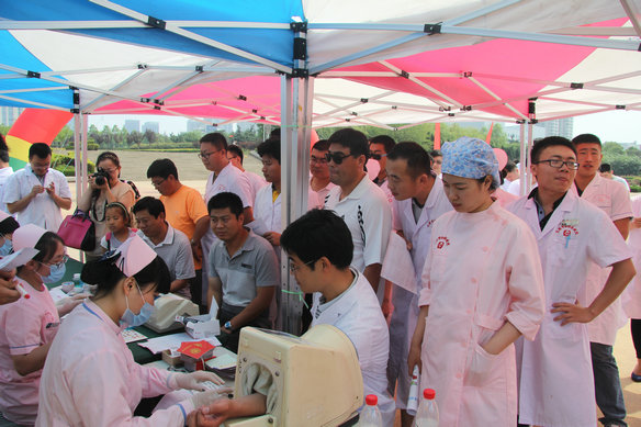 市妇幼保健院参加全市“世界献血者日”献血义诊活动(图2)