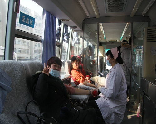 市妇幼保健院职工春节前踊跃献血奉献爱心(图1)