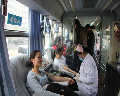市妇幼保健院职工春节前踊跃献血奉献爱心(图3)