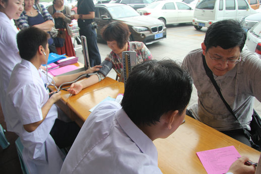 市妇幼保健院开展“世界无烟日”控烟宣传活动(图1)