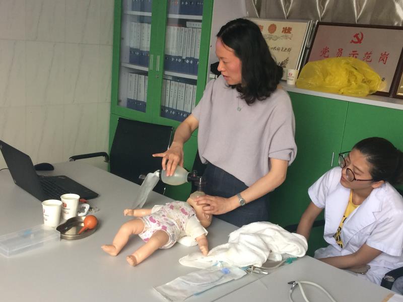 做宝宝生命健康的守护者——我院儿保科开展急救技能培训(图4)