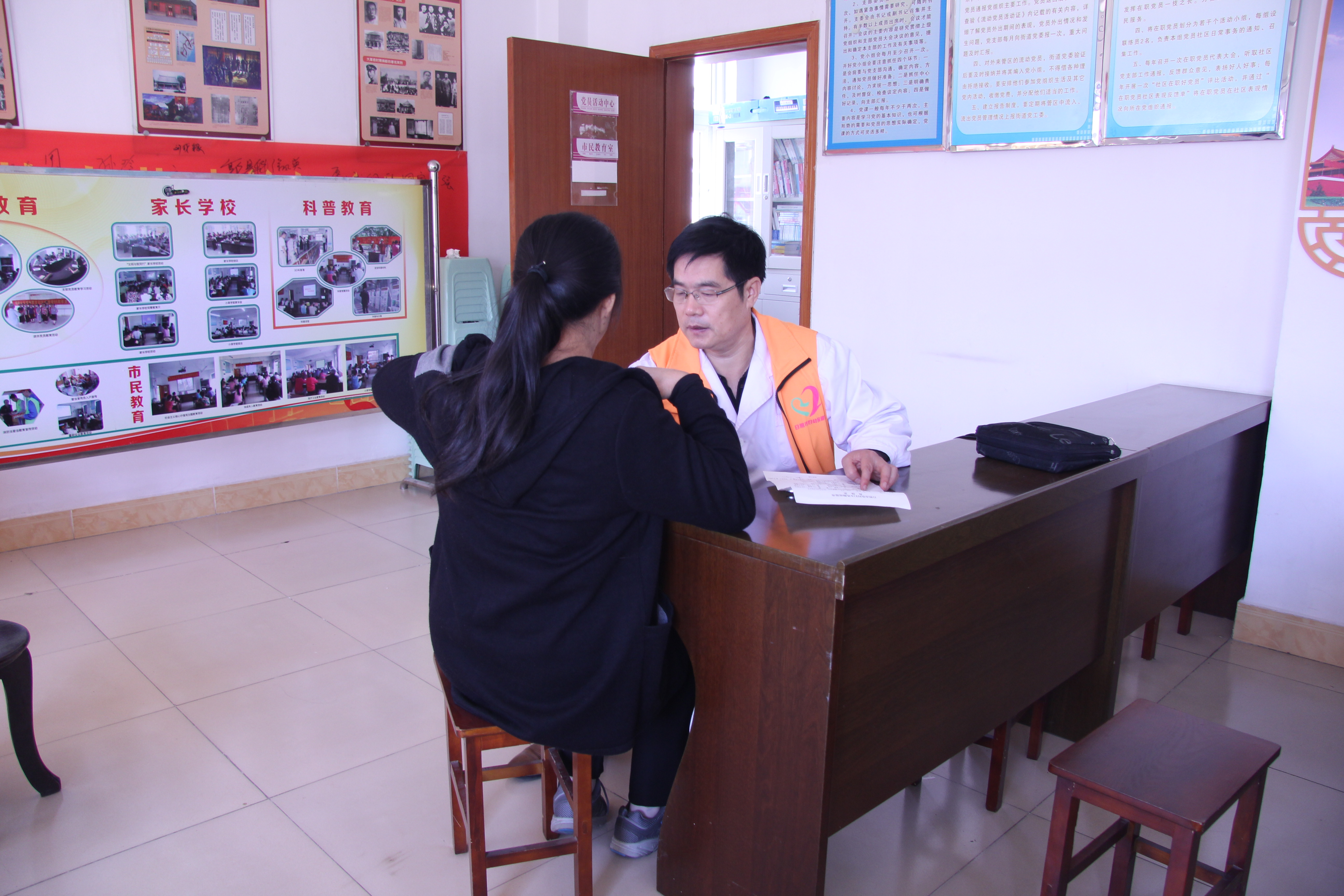 日照市妇幼保健院开展“粉红丝带 健康扶贫”义诊活动(图4)