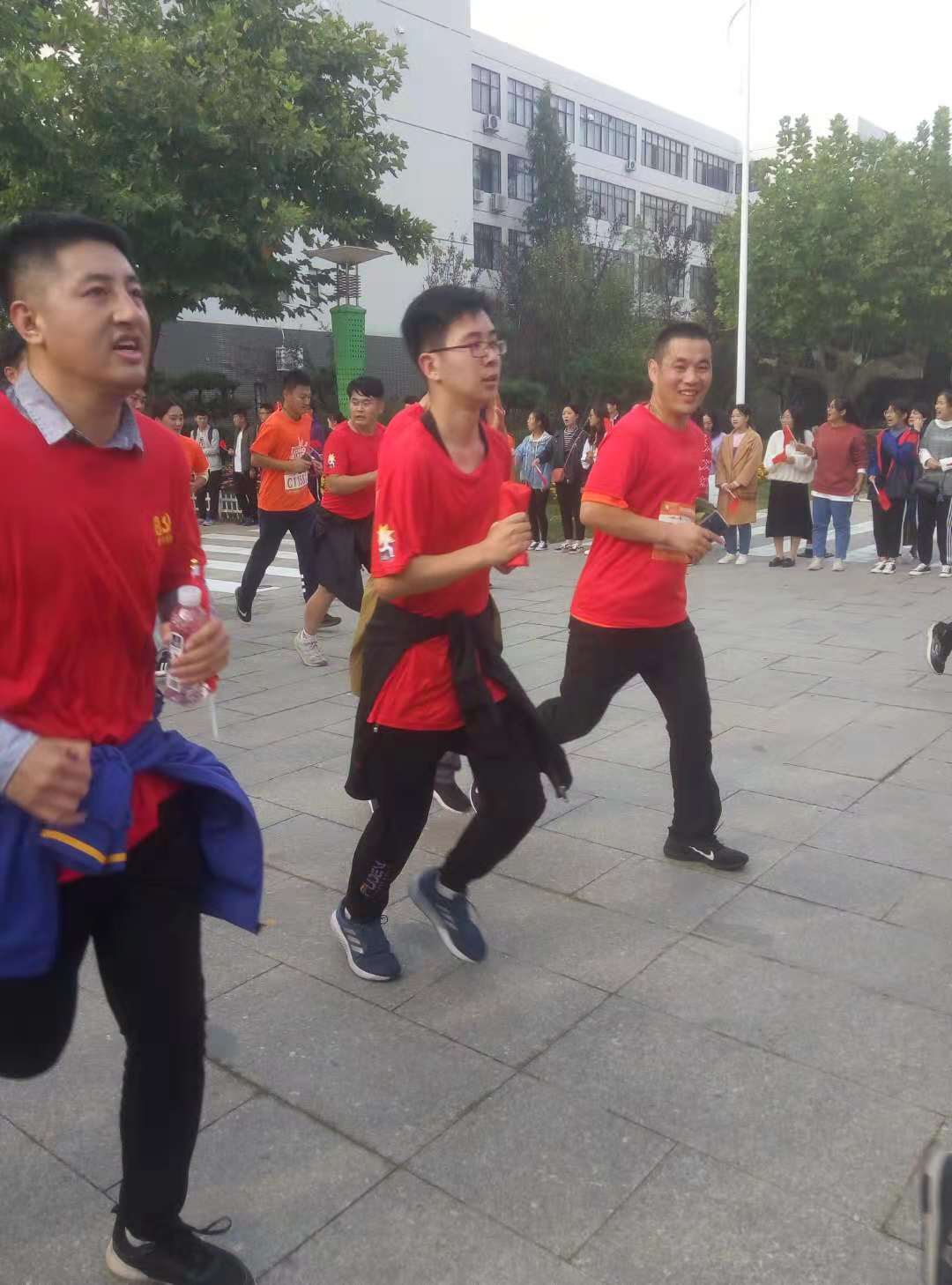 健康长跑—日照市妇幼保健院参加2018日照国际马拉松比赛(图3)