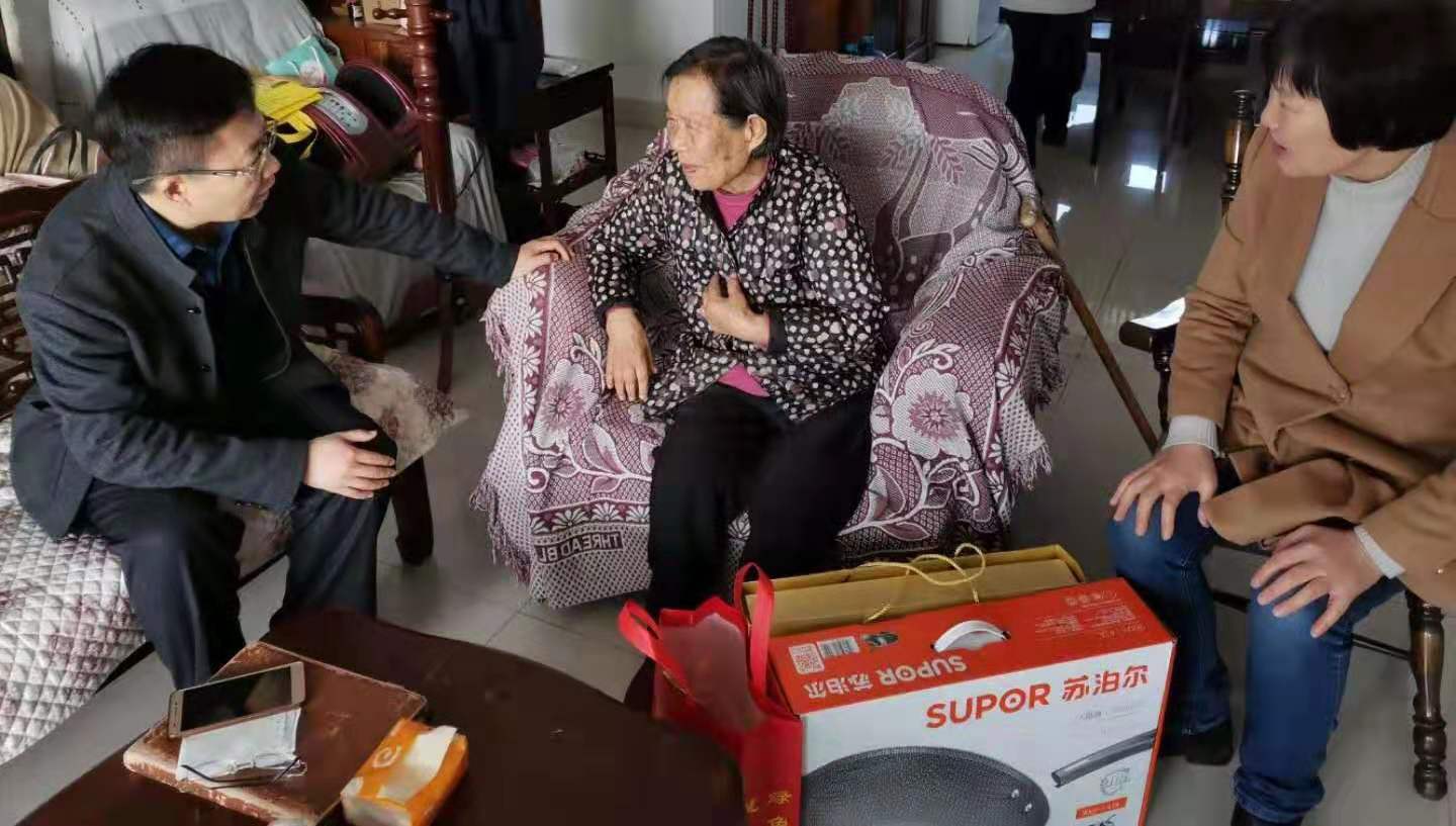 市妇保院走访慰问离退休老干部(图2)