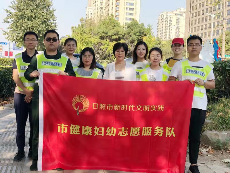 我院参加“礼让斑马线，我为你点赞”志愿活动(图1)