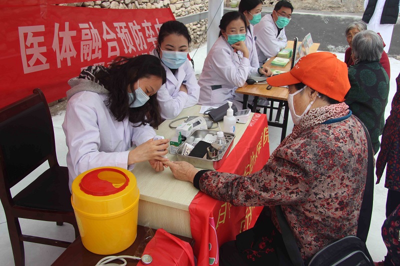 2020年世界卒中日 日照市妇幼保健院举行脑卒中义诊活动(图2)