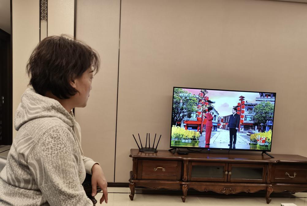 观看专题节目《榜样7》(图2)