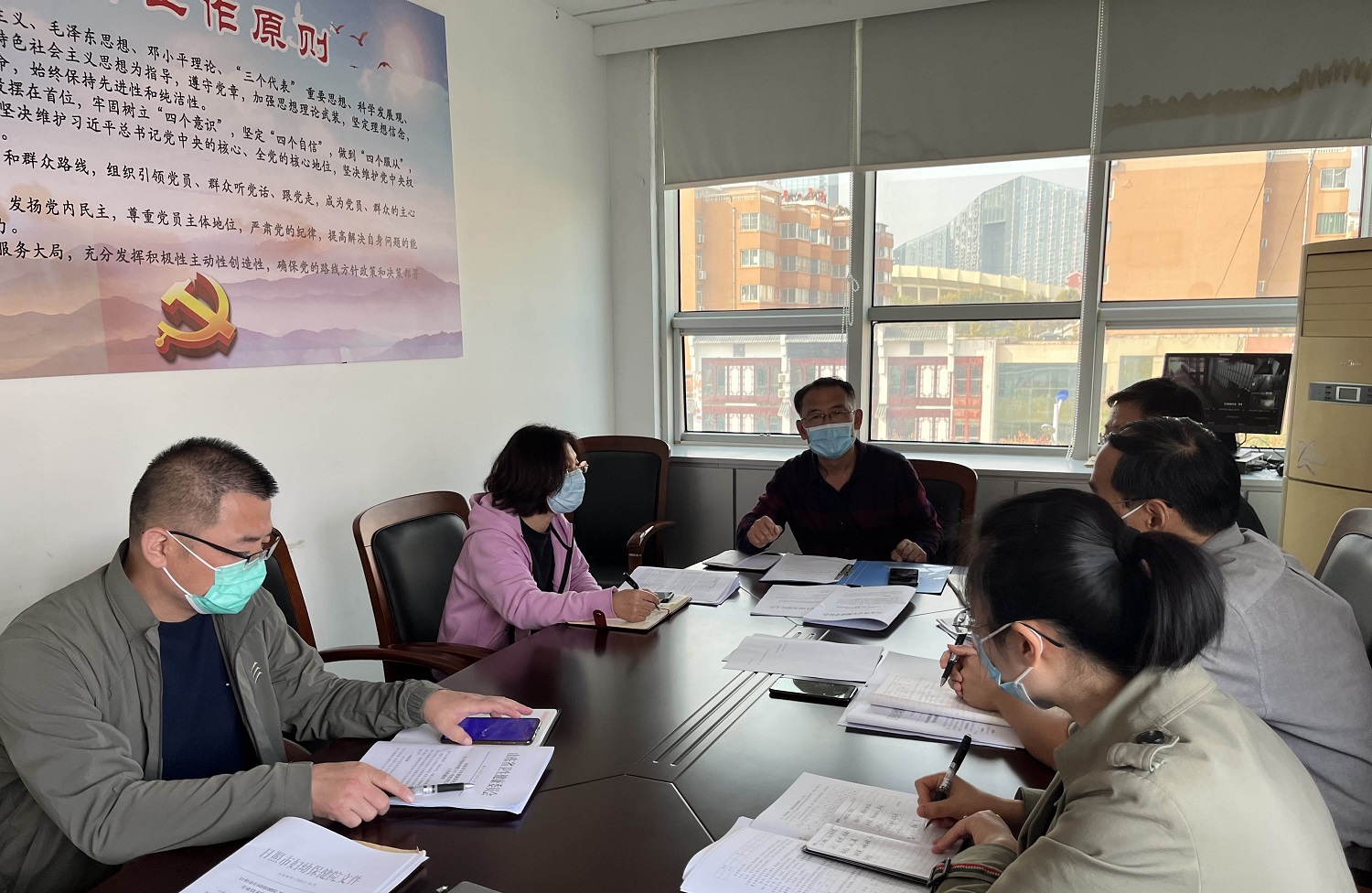 市妇幼保健院传达学习贯彻十九届六中全会精神(图1)