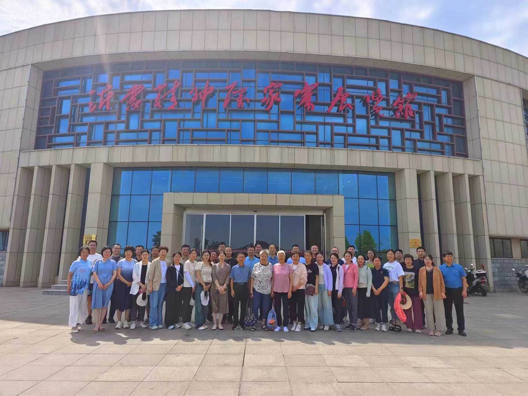 日照市妇幼保健院到山东省政府旧址和厉家寨展览馆开展党性教育(图2)